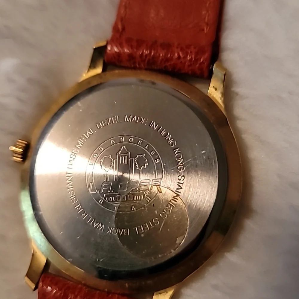 Vintage 80's L.A.‎ Gear Goldtone Watch Red Leather Band New Battery